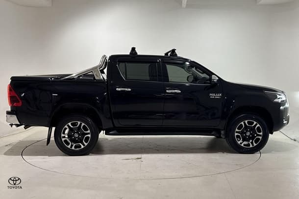 2021 Toyota Hilux SR5 image 10