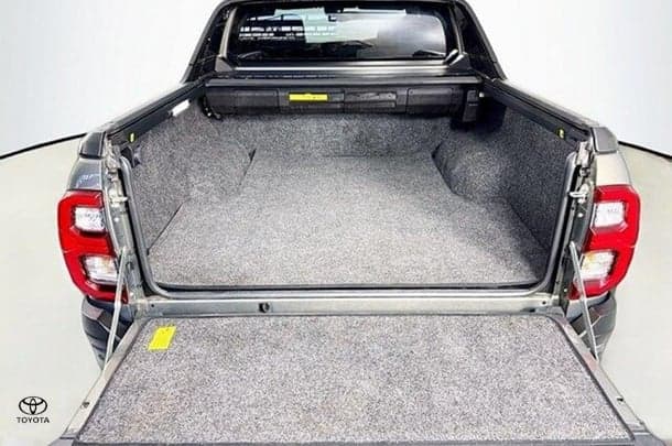 2023 Toyota Hilux Rogue image 7