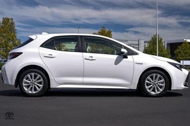 2024 Toyota Corolla Hatch Hybrid Ascent Sport image 3