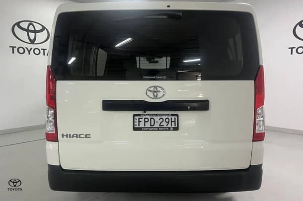 2020 Toyota Hiace LWB image 7
