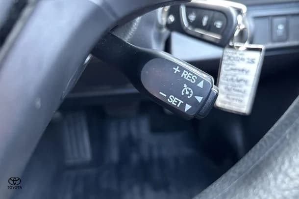 2016 Toyota CAMRY Altise image 24