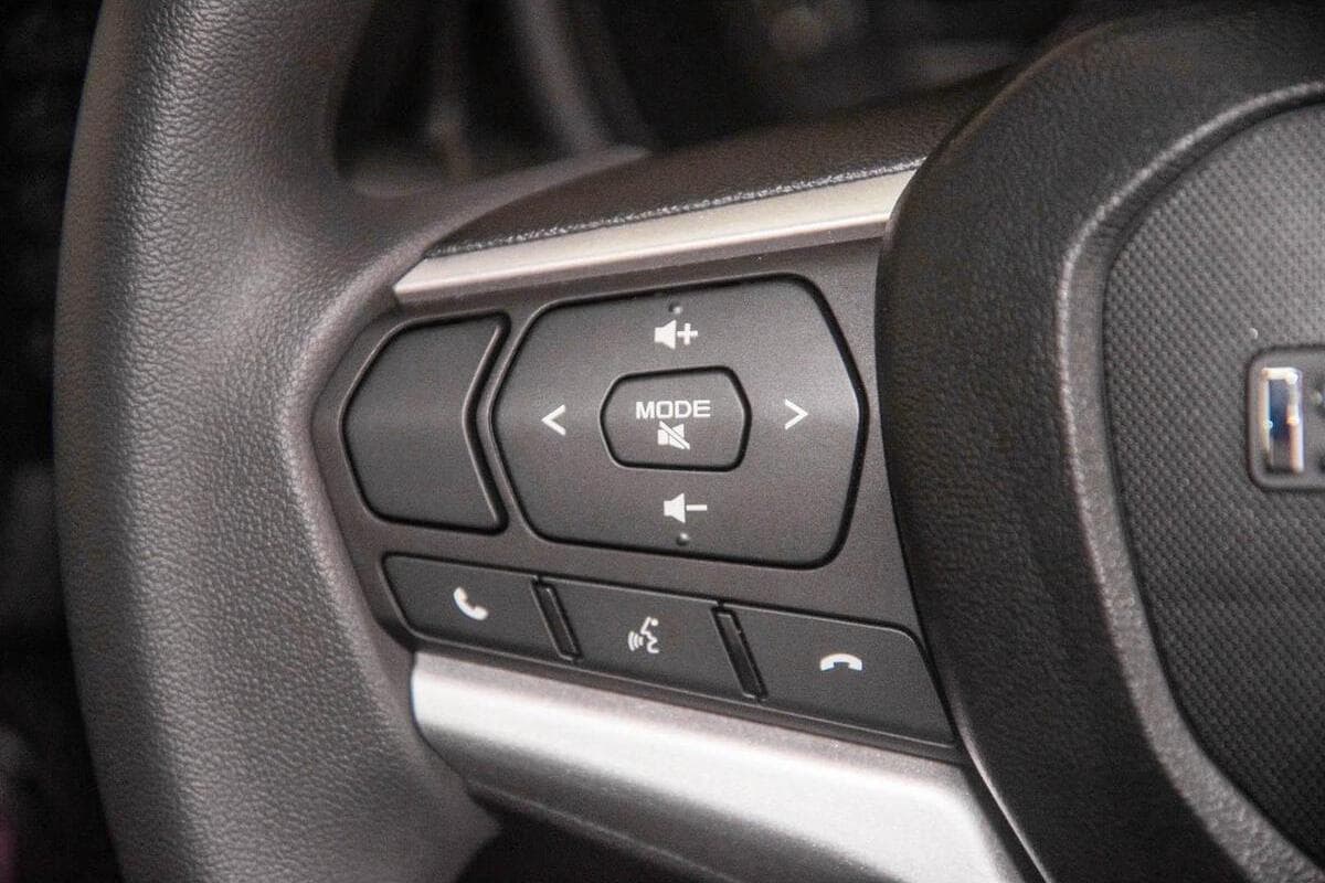 2025 Isuzu D-MAX SX Manual 4x4 MY24 image 13