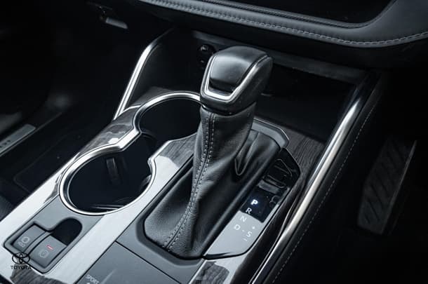2022 Toyota KLUGER HYBRID AWD GRANDE image 14