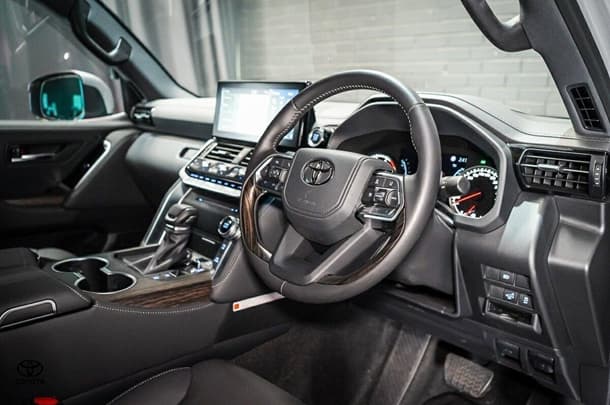 2024 Toyota Landcruiser VX image 17