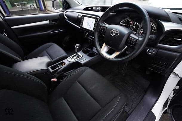 2021 Toyota Hilux 4x4 SR5 image 12