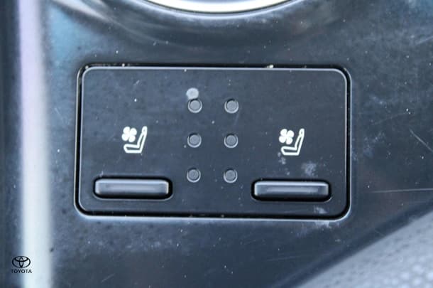 2019 Toyota Camry Hybrid SL image 21