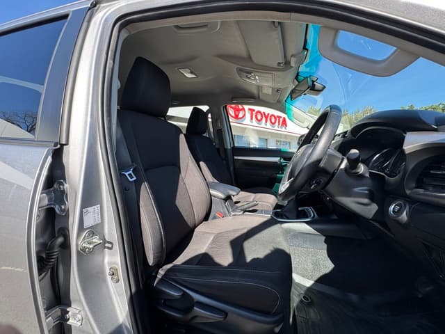 2022 Toyota Hilux SR5 image 10