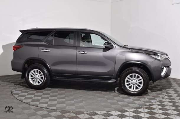 2018 Toyota Fortuner GXL image 10