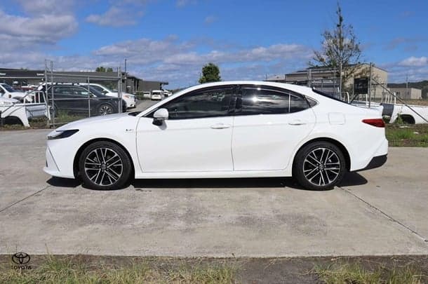 2024 Toyota Camry Hybrid SL image 5