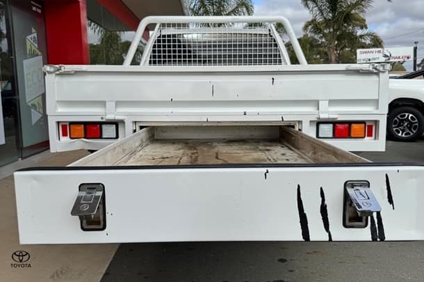 2020 Toyota Hilux SR5 image 18