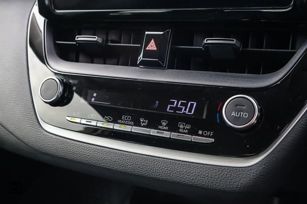 2023 Toyota Corolla Sedan Hybrid Ascent Sport image 19