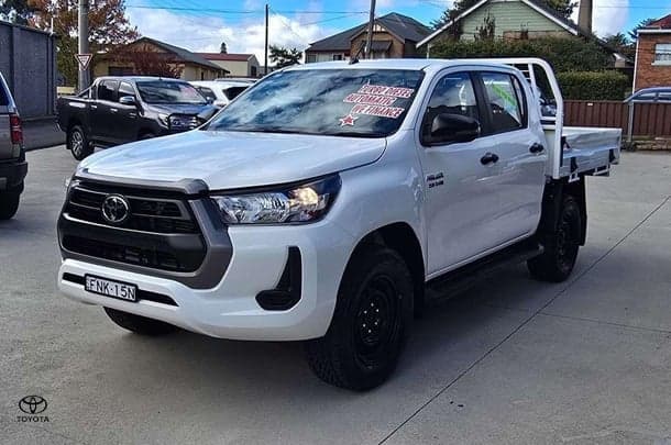 2021 Toyota Hilux SR image 4