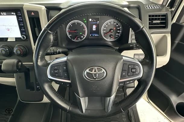 2021 Toyota Hiace LWB image 17