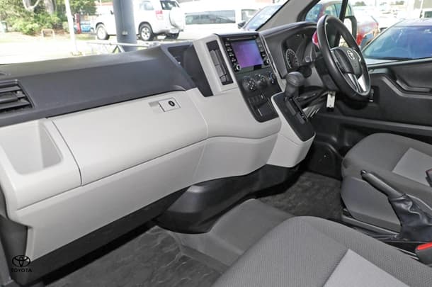 2019 Toyota Hiace LWB image 9