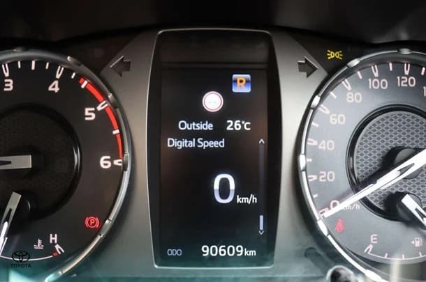 2022 Toyota Hilux 4x4 SR5 image 10