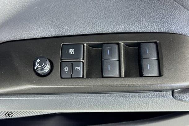 2023 Toyota Camry Ascent image 20