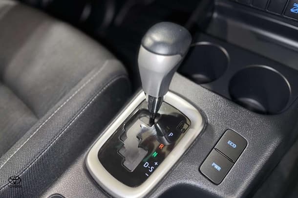 2023 Toyota Hilux SR5 image 25