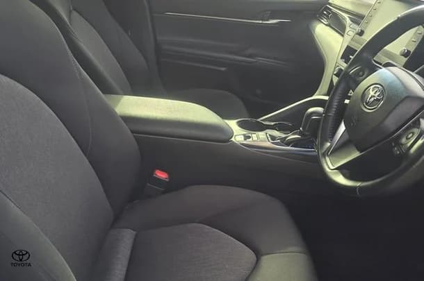 2021 Toyota Camry Hybrid Ascent Sport image 3