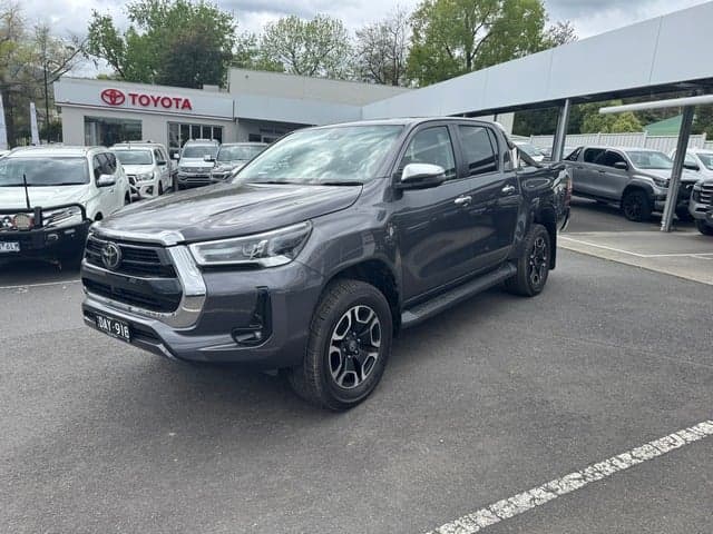 2022 Toyota Hilux SR5 image 3