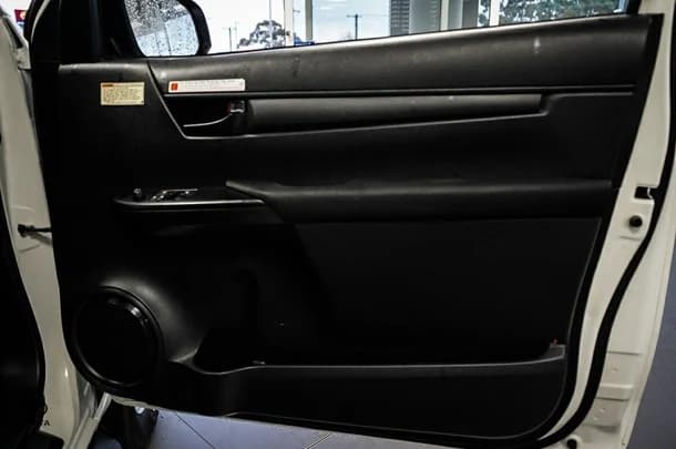 2019 Toyota Hilux 4x4 SR image 15