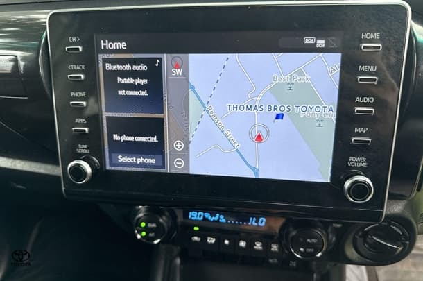 2023 Toyota Hilux SR5 image 16