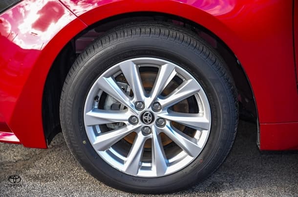 2023 Toyota Corolla Sedan Hybrid Ascent Sport image 9
