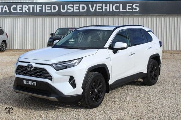 2024 Toyota RAV4 Hybrid Cruiser 2WD image 3