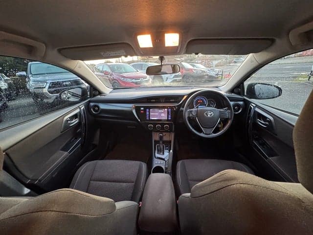 2017 Toyota Corolla Hatch Ascent Sport image 12