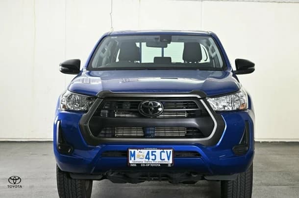 2023 Toyota Hilux SR image 3
