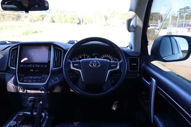 2018 Toyota Landcruiser VX image 15