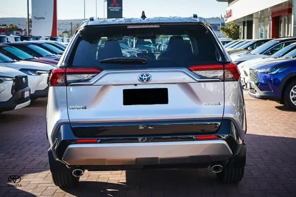 2024 Toyota RAV4 Hybrid XSE 2WD image 7