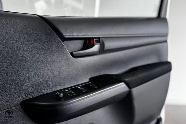 2020 Toyota Hilux SR image 17