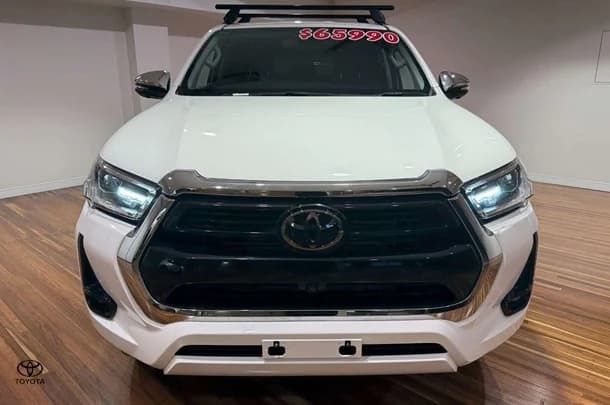 2023 Toyota Hilux SR5 image 7