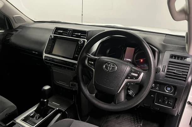 2020 Toyota Prado GX image 9