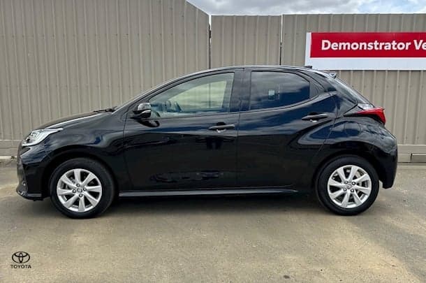 2023 Toyota Yaris SX image 4