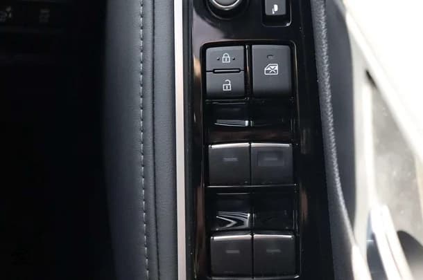 2022 Toyota Landcruiser VX image 33