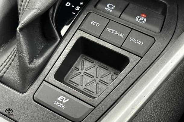 2023 Toyota Rav4 Hybrid GX-2WD image 25