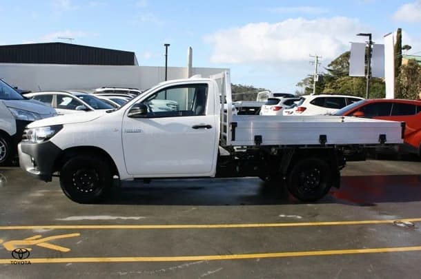 2022 Toyota Hilux Workmate image 5