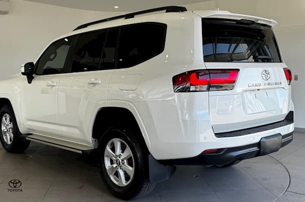 2022 Toyota Landcruiser GXL image 8