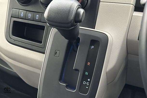 2019 Toyota Hiace LWB image 22