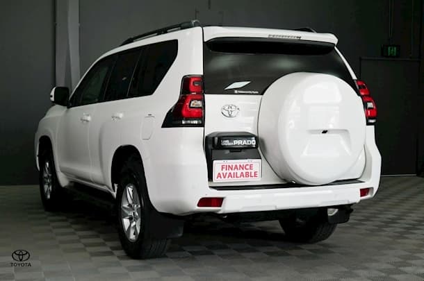 2023 Toyota Prado GXL image 6