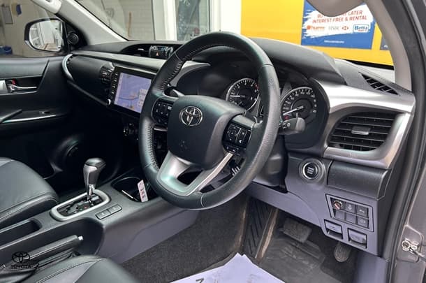 2022 Toyota Hilux 4x4 SR5 image 36