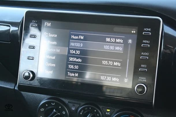 2021 Toyota Hilux SR image 25