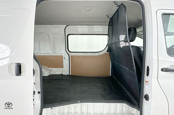 2022 Toyota Hiace SLWB image 17