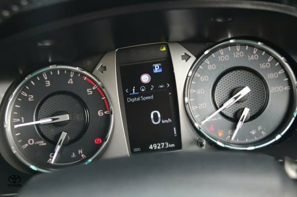 2022 Toyota Hilux 4x4 SR5 image 11