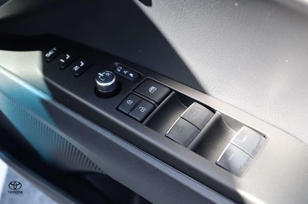2024 Toyota Camry Hybrid SL image 22
