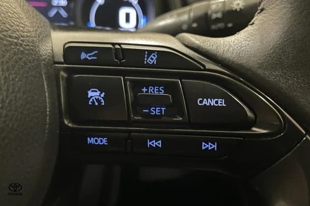 2023 Toyota Yaris Cross Hybrid GXL image 16