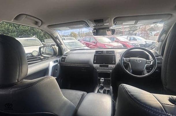 2021 Toyota Prado VX image 9