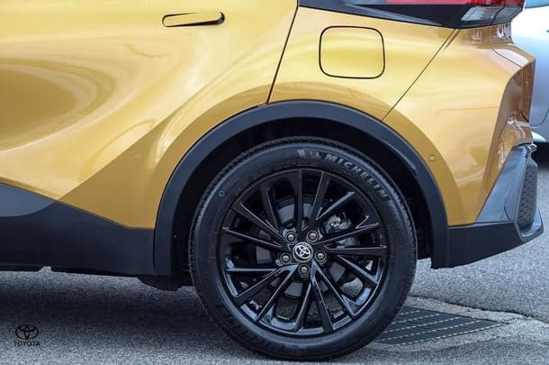 2023 Toyota C-HR Hybrid GR-S image 11