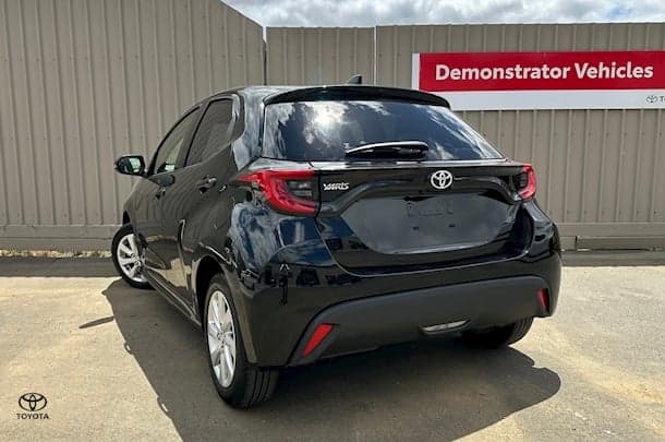 2023 Toyota Yaris SX image 6